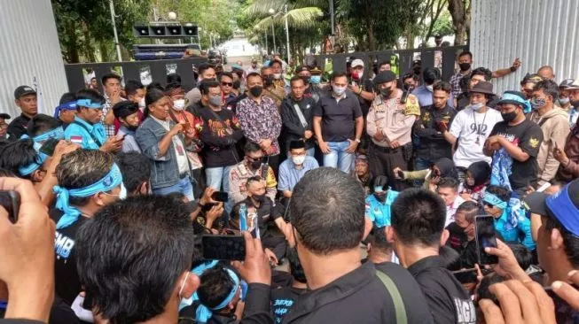 Gerah Dengan Ulah Arogan Petinggi Ormas, Warga Sukabumi Lapor Polisi