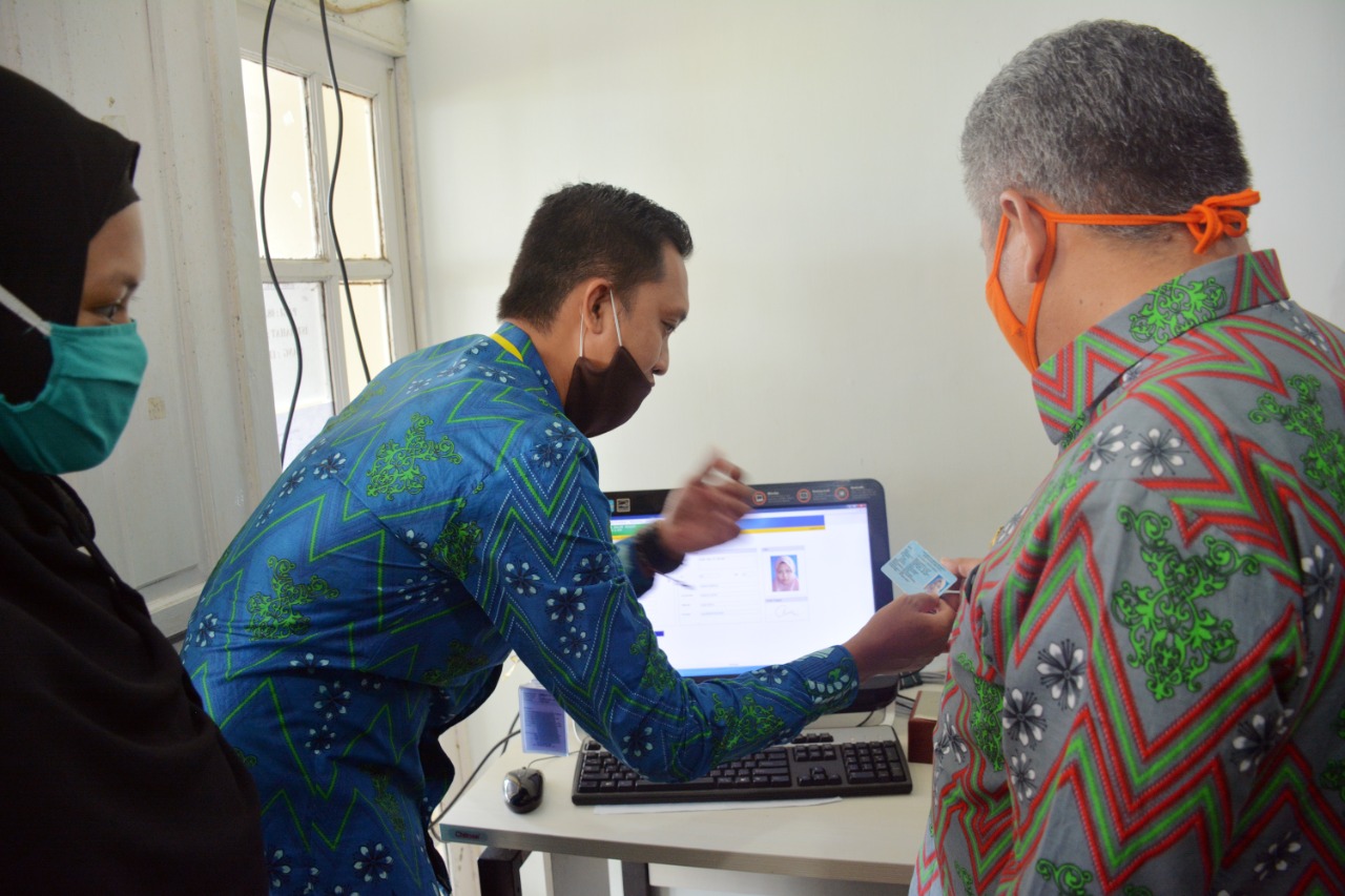 Kantor Camat Sungai Kakap Layani Cetak KTP Elektronik