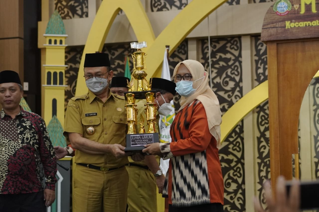 Kelurahan Banjar Serasan Juara Umum MTQ XXX Pontianak Timur
