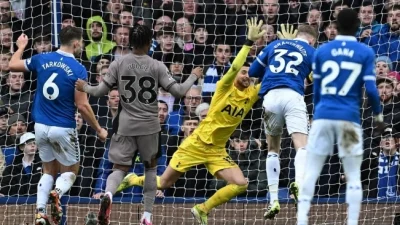 Liga Inggris: Imbangi Tottenham 2-2, Everton Keluar dari Zona Merah
