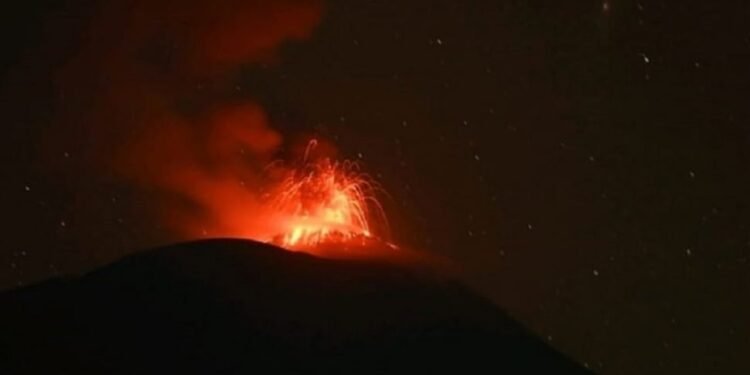 Dua Kali Erupsi, Gunung Ile Lewotolok Semburkan Abu Setinggi 600 Meter