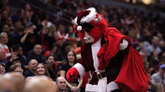 Tradisi Natal Unik di Dunia, Ziarah Malam Hari hingga Pembakaran Setan!