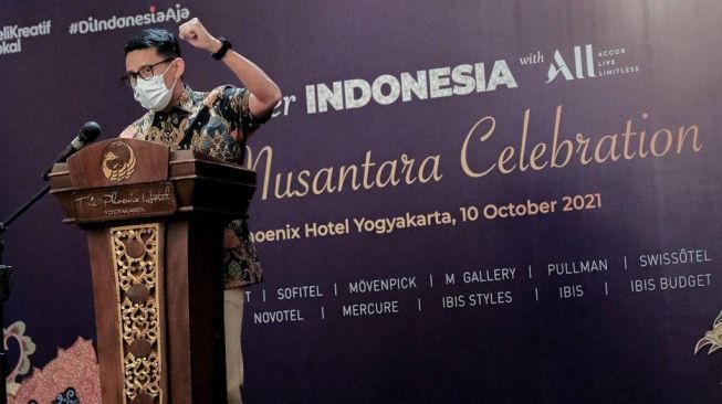 Menparekraf Sandiaga Uno Ungkap Alasan Harga Kain Tenun Mahal