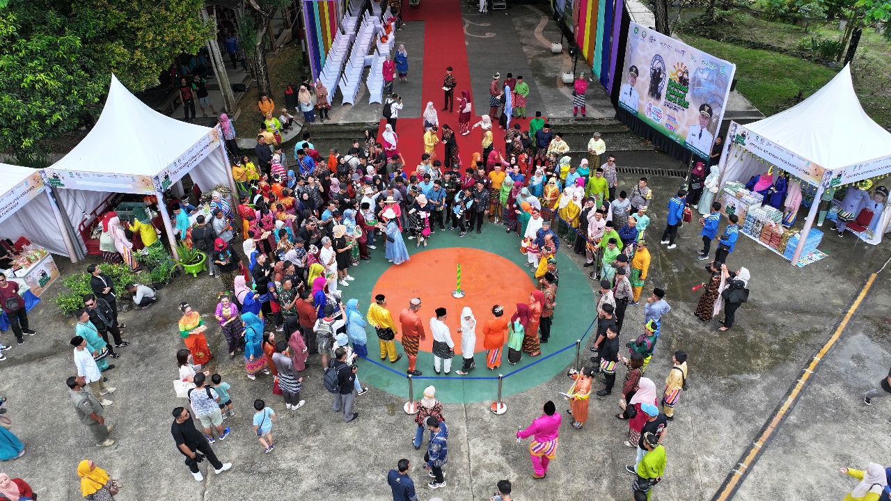 Wisatawan Tiongkok dan Norwegia Ikut Nikmati Pesona Kulminasi