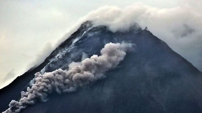Luncurkan Lava Pijar 10 Kali, BPPTKG Pertahankan Status Siaga Gunung Merapi