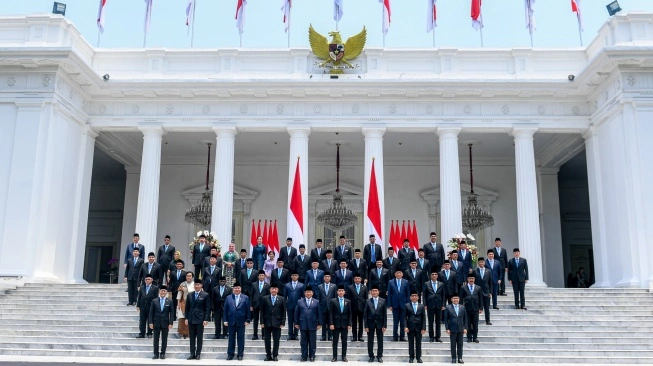 Kabinet Gemuk Bikin Prabowo Kewalahan, Bakal Reshuffle Saat 100 Hari Kerja?