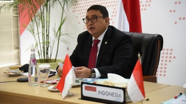 Pesan Fadli Zon ke Jokowi: Kibarkan Bendera Putih dan Buka Tangan Minta Bantuan