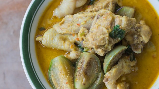 Lepas Rindu Masakan Ibu, Begini Cara Membuat Opor Ayam Sederhana di Rumah