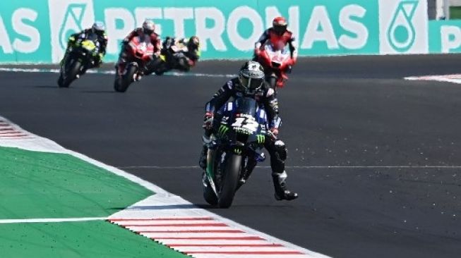 Sempat Tercecer dari Lintasan, Maverick Vinales Kena Semprot Joan Mir