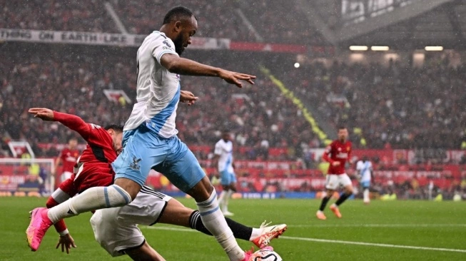 Setan Merah Tumbang di Old Trafford