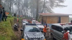 Dua Pendaki Riau Terjebak Erupsi Gunung Marapi Dievakuasi, 4 Orang Masih Dicari