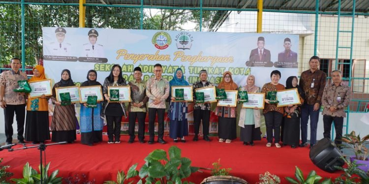 Sembilan Sekolah Raih Penghargaan Adiwiyata Kota Pontianak 2025