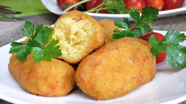 Kroket Kentang Isian Daging Ayam, Bisa untuk Menu Takjil