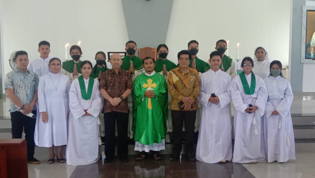 Perayaan Ekaristi Kaum EKM Se-Paroki Salib Suci Ngabang
