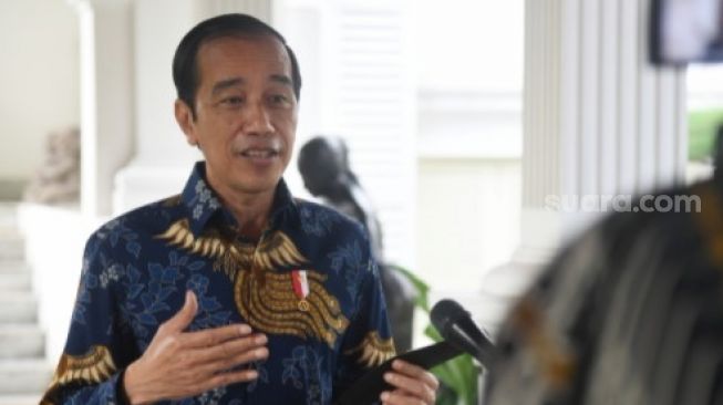 Dijuluki The King of Lip Service, PDIP Minta Reaksi Jokowi Soal Kritik BEM Tak Diributkan