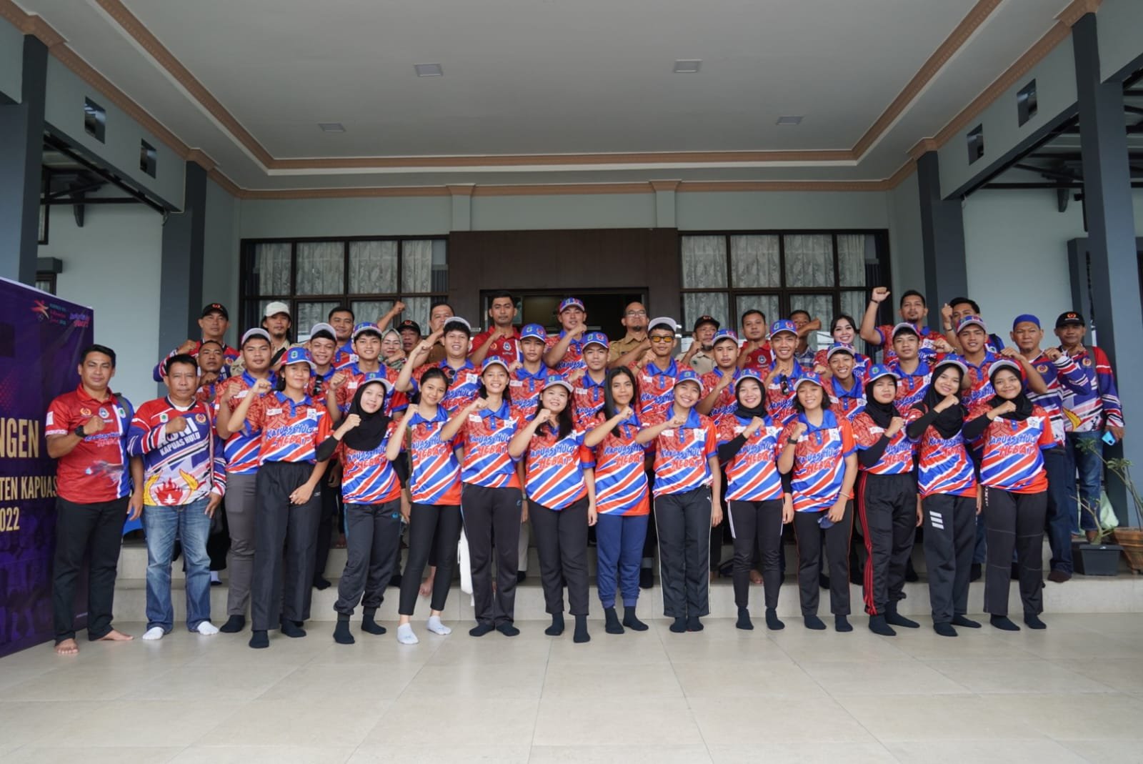 Wabup Wahyudi Hidayat Lepas Kontingen Atlet Kapuas Hulu Berlaga di PORPROV XIII