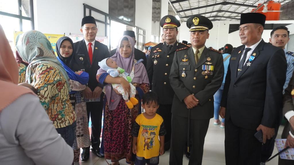 Bupati Sis Apresiasi Giat TNI-Polri dan OPD Gelar Baksos dan Layanan Publik di PLBN Badau