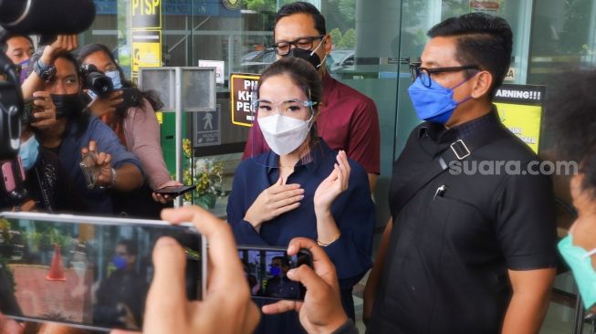 Gading Bikin Gisel Nangis Ingat Respon Video Syurnya