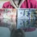 Rupiah Ditutup Rp17.966 per Dolar AS, Sentimen Reshuffle Ikut Menekan