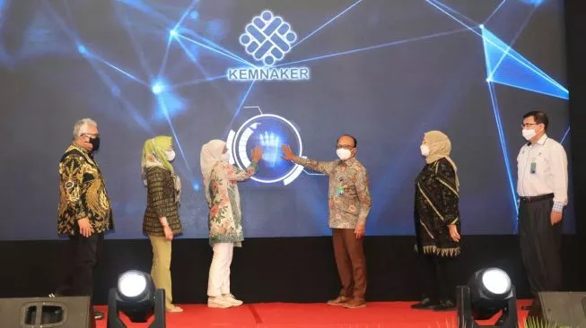Menaker Luncurkan Aplikasi Digital Kepegawaian untuk Benahi Birokrasi