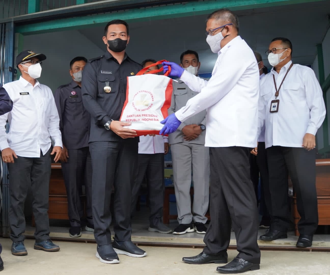 Dapat Bantuan dari Presiden dan Gubernur, Bupati Sis: Sangat Bermanfaat untuk Masyarakat Terdampak Banjir di Kapuas Hulu