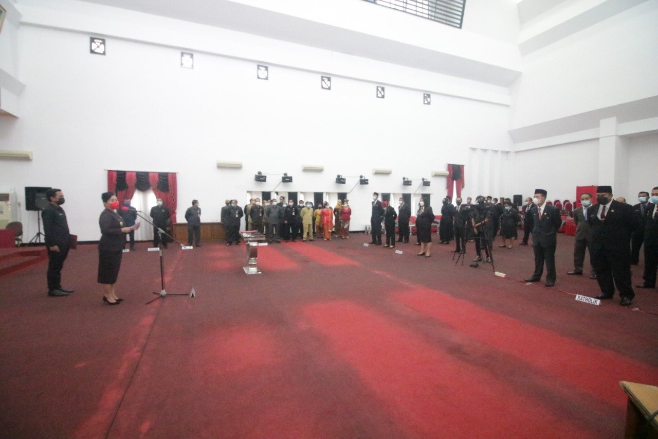 Bupati Landak Minta 5 Pejabat OPD yang Baru Dilantik Menyesuaikan Diri dan Bertanggungjawab