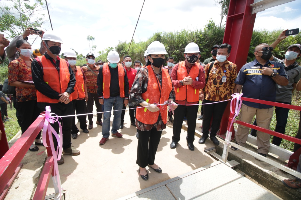 Empat Jembatan Pedesaan Senilai Rp 13 M diresmikan, Karolin: Ini Gotong Royong Pemkab Landak dan Kemendes PDT