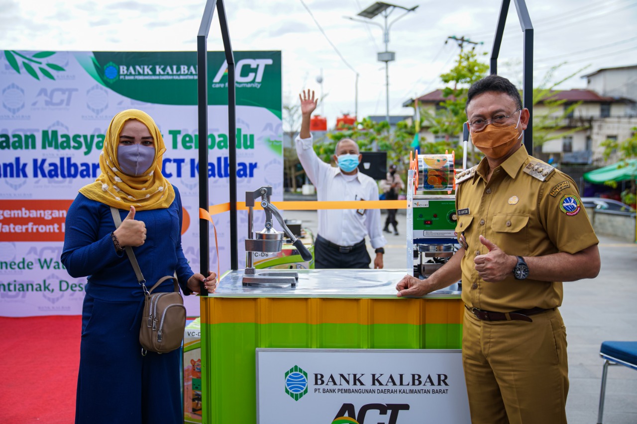 Pelaku UMKM Waterfront Pontianak Terima Bantuan Penunjang Usaha