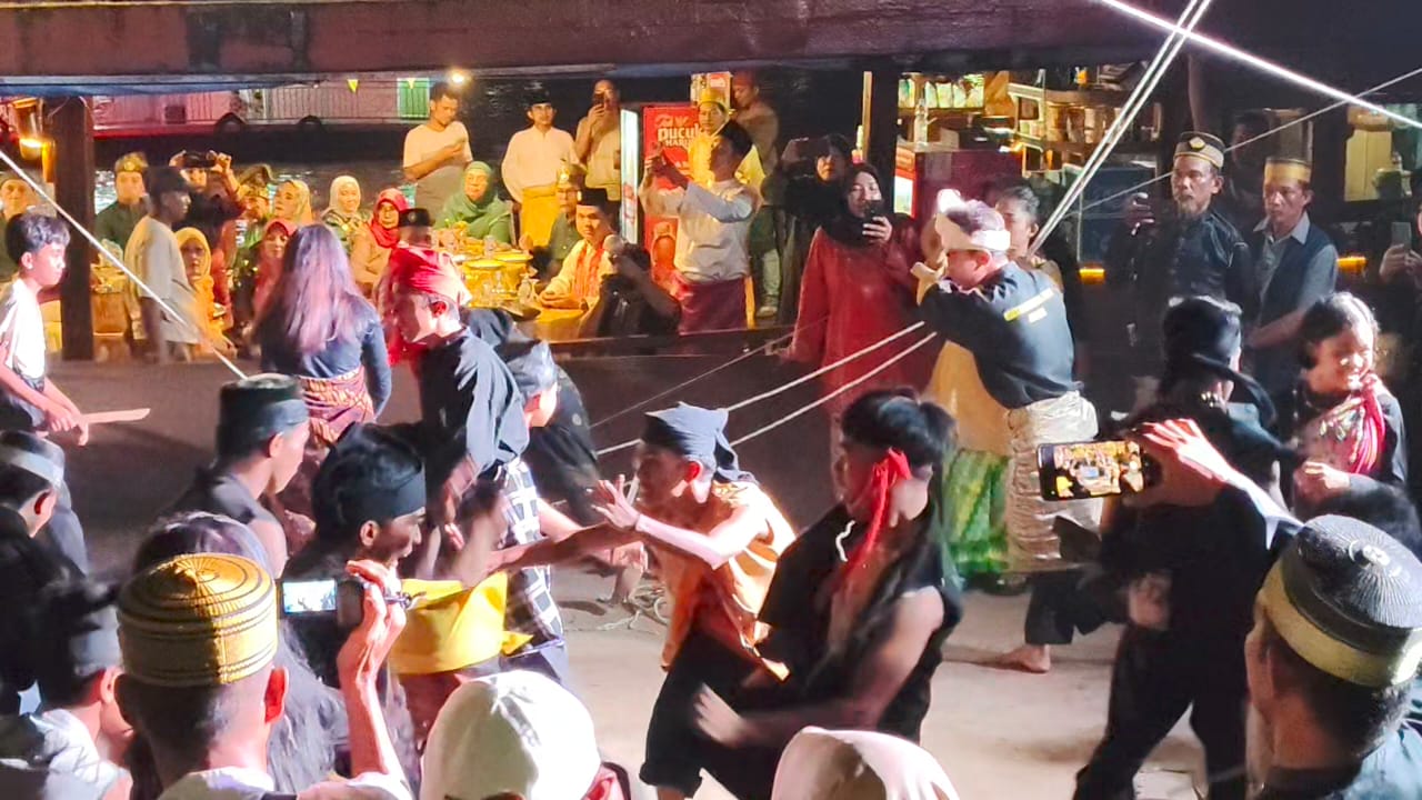 Karnaval Air Suguhkan Teatrikal Sejarah Pontianak