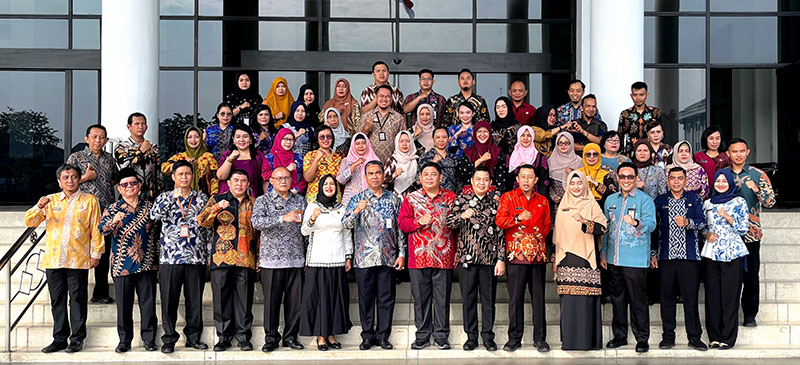 Alfian Pimpin Peringatan Hari Batik Nasional di Kalimantan Barat