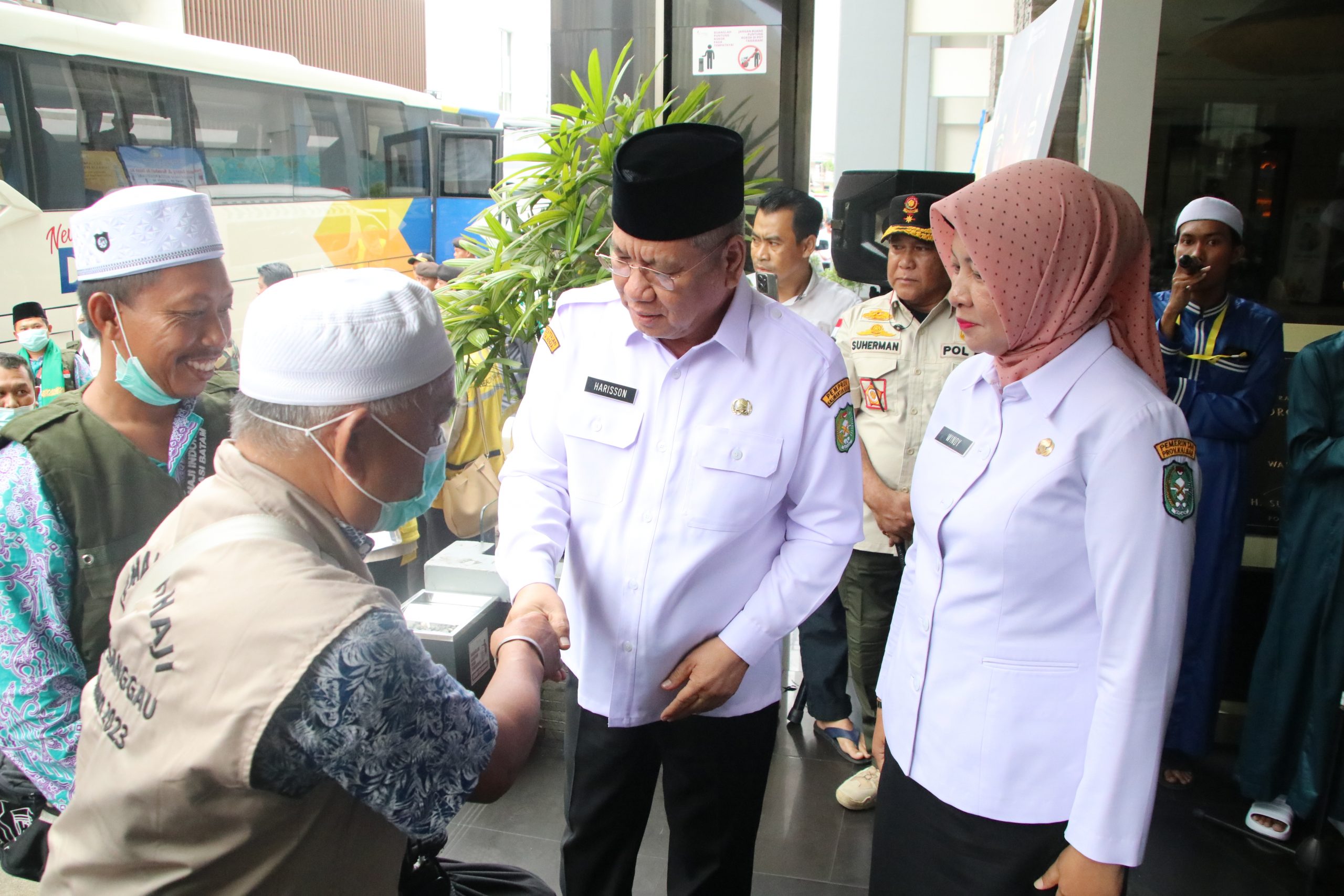 Jemaah Haji Kloter 30 Kalimantan Barat Kembali ke Kampung Halaman