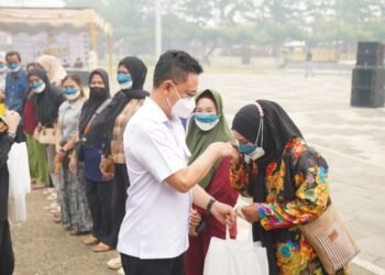 Kulminasi Peduli, Pemkot Pontianak Bagikan 1.000 Paket Sembako dan Air Bersih