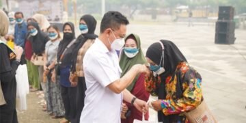 Kulminasi Peduli, Pemkot Pontianak Bagikan 1.000 Paket Sembako dan Air Bersih