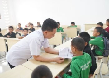 Di Tengah Kabut Asap, Wali Kota Pontianak Pastikan Siswa Sekolah Rakyat Tetap Aman