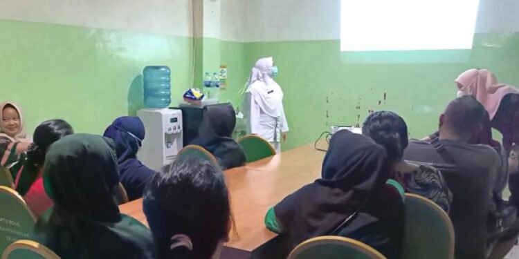 Kabut Asap Karhutla, Perawat Ingatkan Pentingnya Etika Batuk dan Bersin