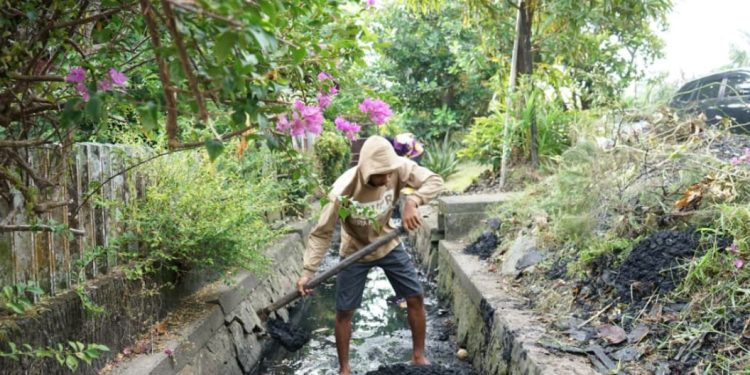 Gotong Royong Jadi Andalan Pontianak Menjaga Drainase Tetap Tersambung