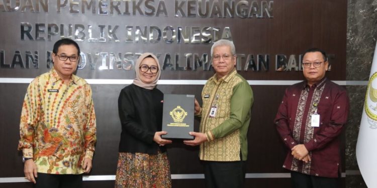 BPK Serahkan LHP Tematik 2025, Pemprov Kalbar Diminta Benahi Tata Kelola