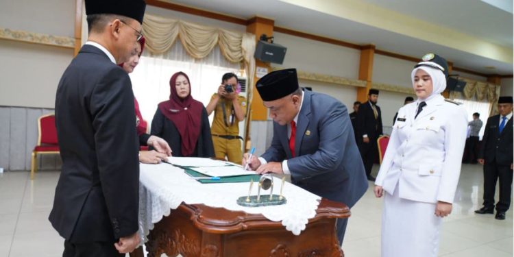 Wali Kota Pontianak Lantik 29 Pejabat, Tekankan Profesionalisme dan Adaptasi ASN