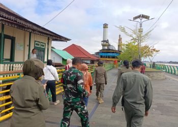 Satpol PP Tertibkan PKL dan Jemuran di Waterfront Pontianak, Jaga Keindahan Kota