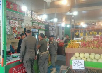 Lalai Kelola Sampah, Pemilik Toko Buah di Sanksi Satpol PP