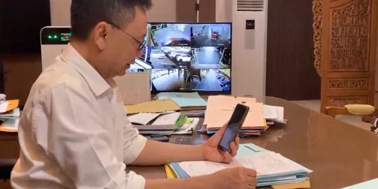 Wali Kota Pontianak Cek ASN Lewat Video Call, WFH Diawasi