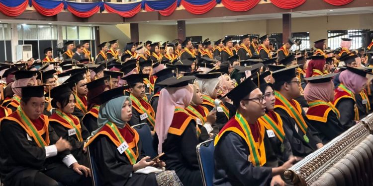 Wisuda UM Pontianak, Lulusan Didorong Siap Hadapi Era Digital
