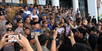 Redam Isu Sosial dan Pembangunan, Ini Penjelasan Gubernur Kalbar di Hadapan Massa Unjuk Rasa