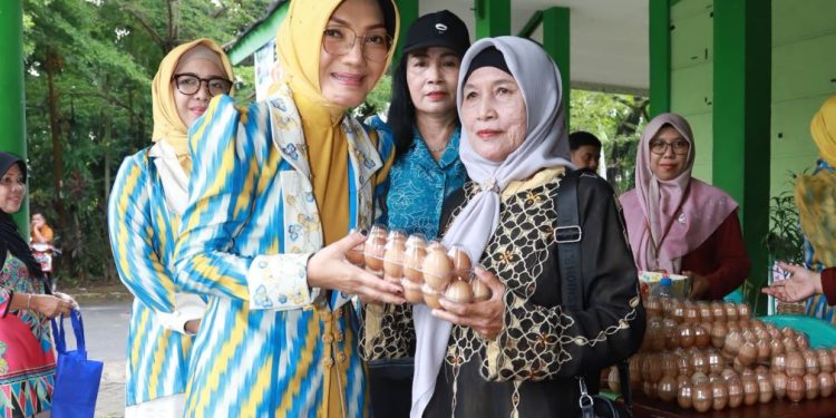 Bazar 15 Ribu Telur Murah di Pontianak Barat