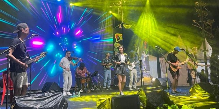 Saprahan Khatulistiwa 2026 Ditutup Meriah, Orkes Bahagia Hipnotis Penonton