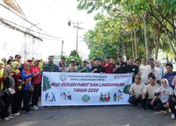 DLH Pontianak Libatkan Warga dalam Aksi Bersih Parit