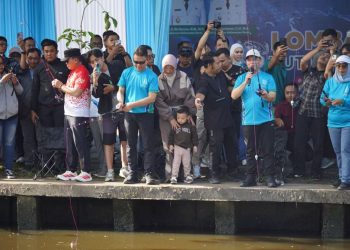 Wali Kota Pontianak Ikut Mancing 3 Ton Lele di Sungai Jawi