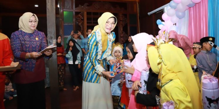 Bunda PAUD Pontianak Lepas Anak Didik PAUD PKK Percontohan Tahun Ajaran 2025/2026