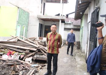 Pemkot Pontianak Bantu Perbaikan Rumah Warga yang Miring dan Rawan Roboh