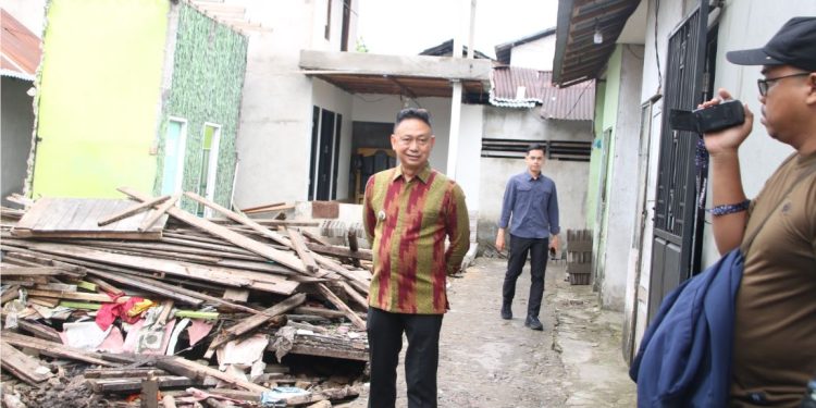 Pemkot Pontianak Bantu Perbaikan Rumah Warga yang Miring dan Rawan Roboh